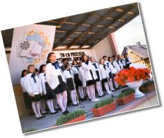 (5/11): Rok 1993 - uroczystość nadania szkole sztandaru