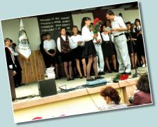 (3/6): Rok 1994 - uroczystość pożegnania absolwentów szkoły