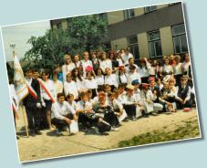 (4/6): Rok 1994 - uroczystość pożegnania absolwentów szkoły