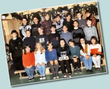 (4/8): Rok 1995 - pani Małgorzata Szwarc z klasą VIIIa