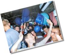 (7/47): Rok 2003 - festyn europejski